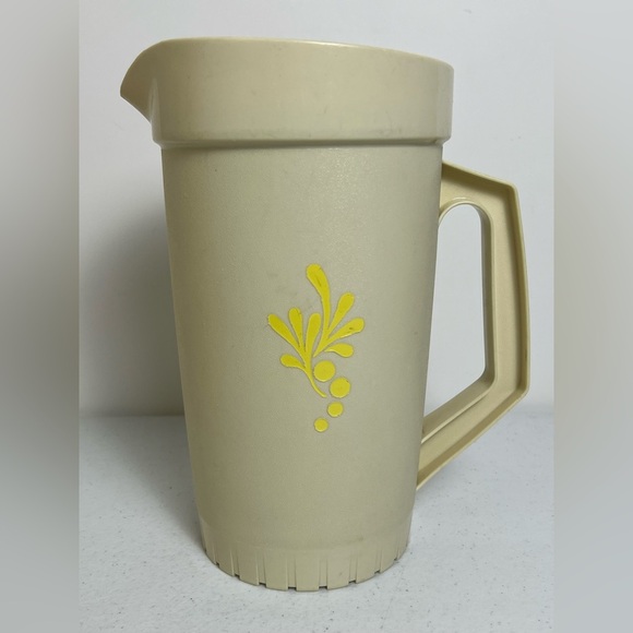 Vintage Cream and Yellow Pitcher Set - Picture 11 of 14
